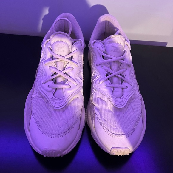 Size 10.5 Yeezy Mens (BRAND NEW) - Picture 3 of 4